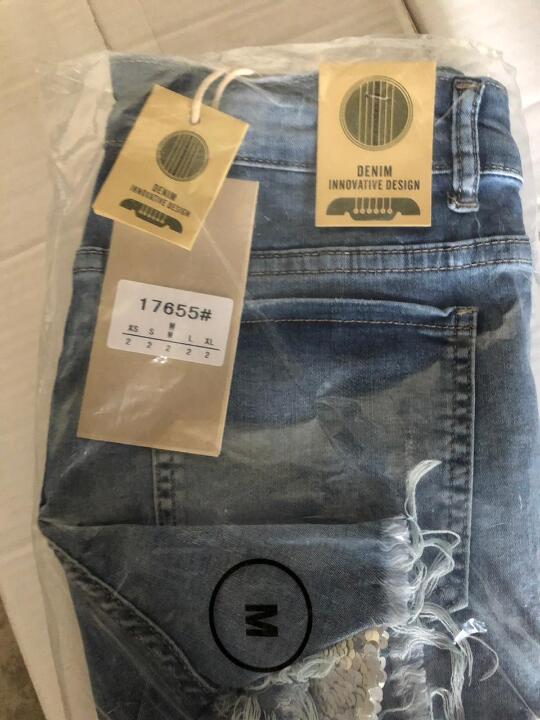 Шорти з джинсового матеріалу торгової марки «SUPER DENIM» в кількості 20 штук. Куртки з джинсового матеріалу торгової марки «MITI BACI» в кількості 10 штук