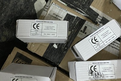 Фурнітура з маркуванням різних виробників в асортименті, 115,5 кг., без ознак використання