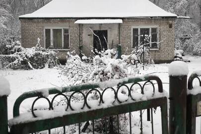 Житловий будинок з надвірними спорудами, загальною площею 108.9 (м.кв.) та земельна ділянка площею 0.05 га, кадастровий номер 0510600000:07:002:0379, за адресою: Вінницька область, Гайсинський р-н, м. Ладижин, вул. Лісова, 5