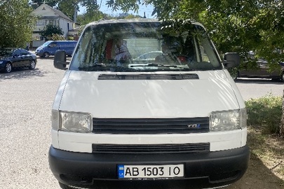 Легковий автомобіль марки VOLKSWAGEN, модель: TRANSPORTER, білого кольору, 2001 року виробництва, VIN/номер кузова: WV1ZZZ70Z1X097762, номерний знак: AB1503IO