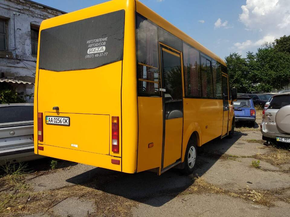 Автобус РУТА НОВА 25 жовтого кольору,2014 року випуску, реєстраційний номер АА0256ОК, номер шасі (кузова, рами): Y7X25N000E0000060