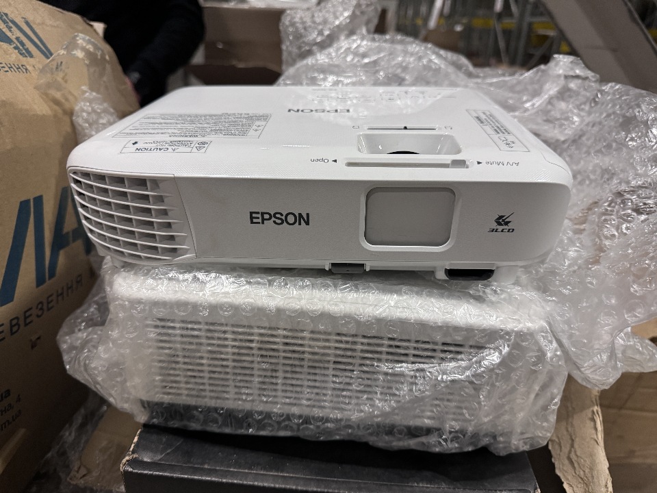 Проектор Epson EB-W06 White ( V11H973040) у к-сті 1 шт., був у використанні