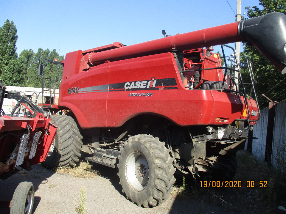 Комбайн зернозбиральний Case IH 6140, ДНЗ: 61879АА, № кузову YEGO12224, червоного кольору, 2014 р.в.