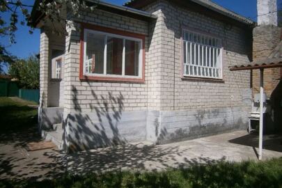 1/2 частина житлового будинку загальною площею 76,5 кв.м., та 1/2 частина земельної ділянки к/н 7123787200:01:001:0396, площею 0,1250 га, адреса Черкаська обл., Черкаський р, с. Ротмістрівка, вул. Тодося Осьмачки, 6а