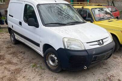 Вантажний автомобіль Peugeot Partner, вантажний фургон, 2003 р.в., VIN номер VF3GBRHYB96024448, колір: білий, реєстраційний номер PO144UU, країна реєстрації - Польща