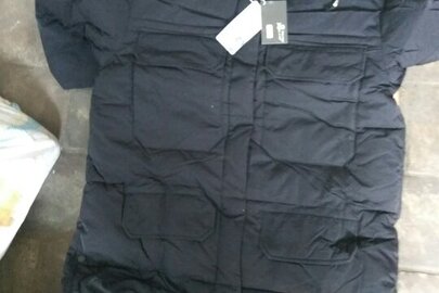 Куртки для жінок або дівчат із синтетичних волокон - 190 шт.