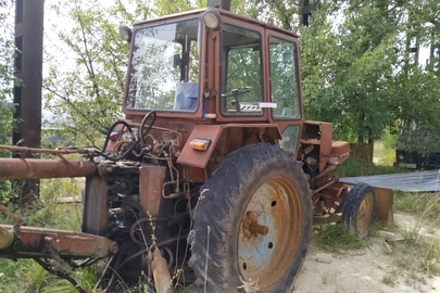 Екскаватор, марки ЄО-2621, ДНЗ 74 08 ЗА, 1992 року виготовлення, номер двигуна 2В0646, заводський номер 267022, об’єм двигуна – 4940, червоного кольору