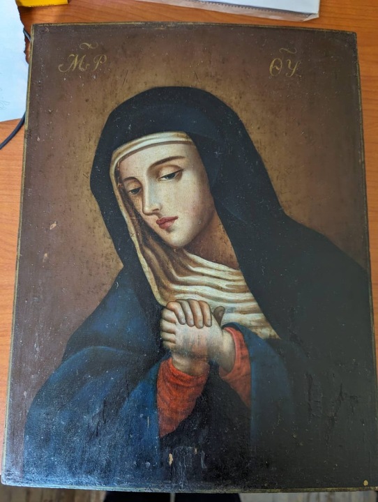 Ікона на дерев’яній основі із зображенням Божої матері, розміром 27х36х1,5 см.