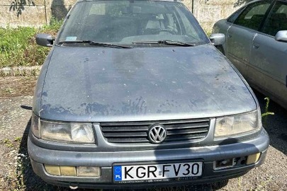 Легковий автомобіль марки «Volkswagen», моделі «Passat», номер кузова WVWZZZ3AZRE089506, державний реєстраційний номерний знак Польської республіки KGRFV30, 1994 року виготовлення