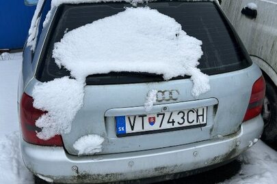 Легковий автомобіль марки "AUDI", моделі "А4", номер кузова № WAUZZZ8DZVA015656, державний реєстраційний номерний знак Словаччини VT743CH, 1996 року виготовлення, сірого кольору