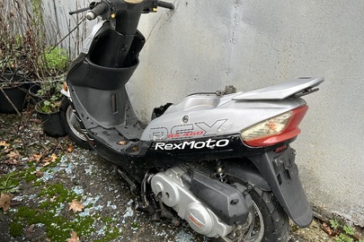 Скутер марки «Rex», моделі RS460, ДНЗ - не встановлений, рік випуску - не встановлений, чорно-сірого кольору, номер рами: L8YGY05F09Y172131