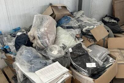 Одяг жіночий в асортименті, різних виробників, кількістю 467 шт., стан – нове