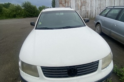 Легковий автомобіль марки «Volkswagen», моделі «Passat Variant», № кузова WVWZZZ3BZXE449063, реєстраційний номерний знак Румунії MM08GEU, 1999 рік випуску, колір білий