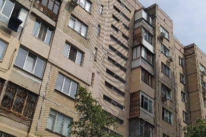 1/3 частина квартири, загальною площею 65,6 кв.м., за адресою: м. Одеса, проспект Академіка Глушка, будинок 24б, квартира 95