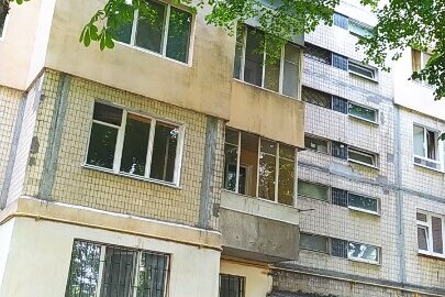 ½ частина трикімнатної квартири, загальною площею 65,1 кв.м., за адресою: м. Одеса, вул. Корольова академіка, будинок 22, квартира 75