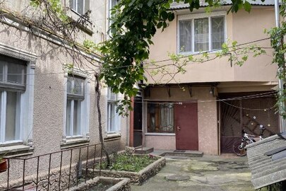 1/4 частина квартири, загальна площа (кв.м): 54.7, житлова площа (кв.м): 32.3, за адресою: Одеська обл., м. Одеса, вул. Новосельського, буд. 85, кв. 14