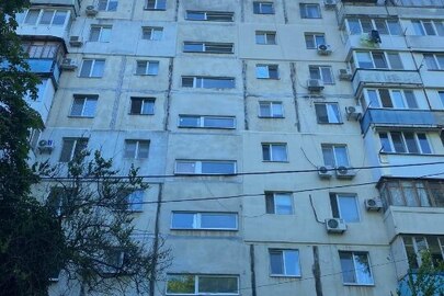 Квартира, загальна площа 44,8 кв.м., житлова площа 27,3 кв.м., за адресою: Одеська обл., м. Одеса, вулиця Кузнєцова Капітана, будинок 110, квартира 46