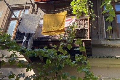 1/3 частина трикімнатної квартира, загальна площа (кв.м): 61,2, житлова площа (кв.м): 43,4, за адресою: м. Одеса, провулок Олександрійський (колишній Волзький), будинок 12, квартира 16