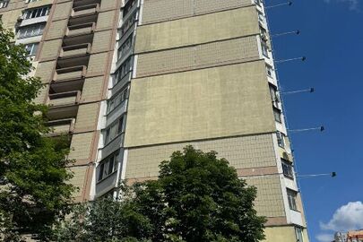 1/2 частка трикімнатної квартири, загальною площею 79,40 кв.м., житловою площею 42,00 кв.м., що знаходиться за адресою: м. Київ, проспект Палладіна Академіка, будинок 7/60, квартира 60