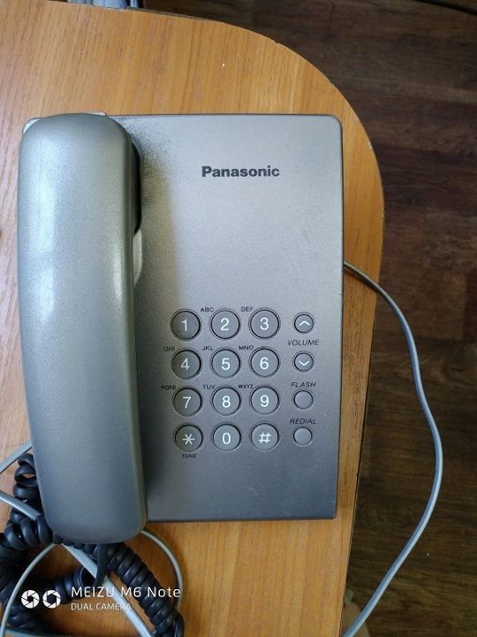Станціонарний телефон марки Panasonik, модель КХ-ТС235UAS