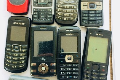 Мобільний телефон Samsung-5 шт., Nokia-2шт., Siemens -1шт., Fly-1 шт.