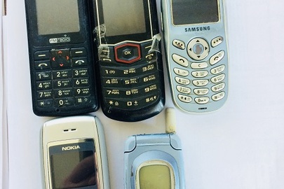 Мобільний телефон Samsung-3 шт., Nokia-1шт.,LG-1шт.