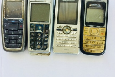 Мобільний телефон  Nokia-3шт., Sony Ericson -1шт.