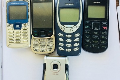 Мобільний телефон  Nokia-4шт., Sony Ericson -1шт.