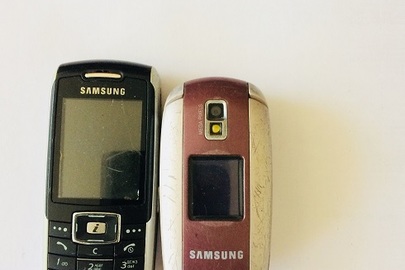 Мобільний телефон Samsung 2 шт.