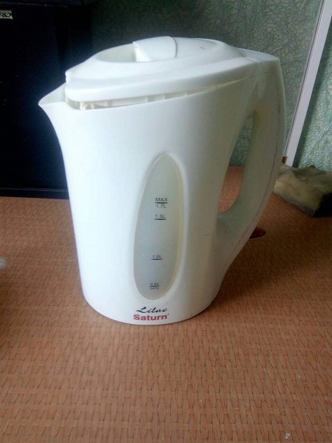 Електричний чайник Saturn