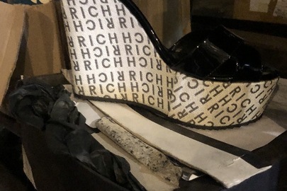 Туфлі з маркуванням "Richmond" - 1 пара