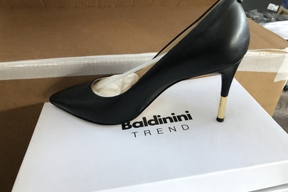 Взуття жіноче, різних видів та розмірів, торгівельної марки «Ваldinini TRENDE», країна виробництва - Італія, нове, 6 пар