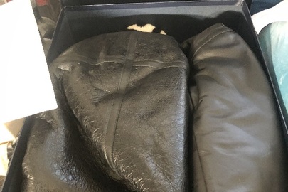 Куртка чоловіча з натуральної шкіри, з коміром та підкладкою з натурального хутра разом з шерстним покровом, розмір не визначено, чорного кольору, торгівельна марка «Balenciaga», нова, 1 штука