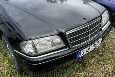 Легковий автомобіль марки «Mercedes», моделі «C 250 TD», номер кузова WDB2021281F376498, реєстраційний номерний знак Чехії 3J80500, колір чорний, 1996 року виготовлення
