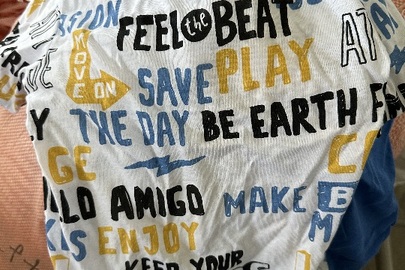 Чоловічий, жіночий та дитячий одяг та взуття, різних видів, розмірів та торгівельних марок, нове, загальна кількість 3260 шт. одягу та 741 пара взуття