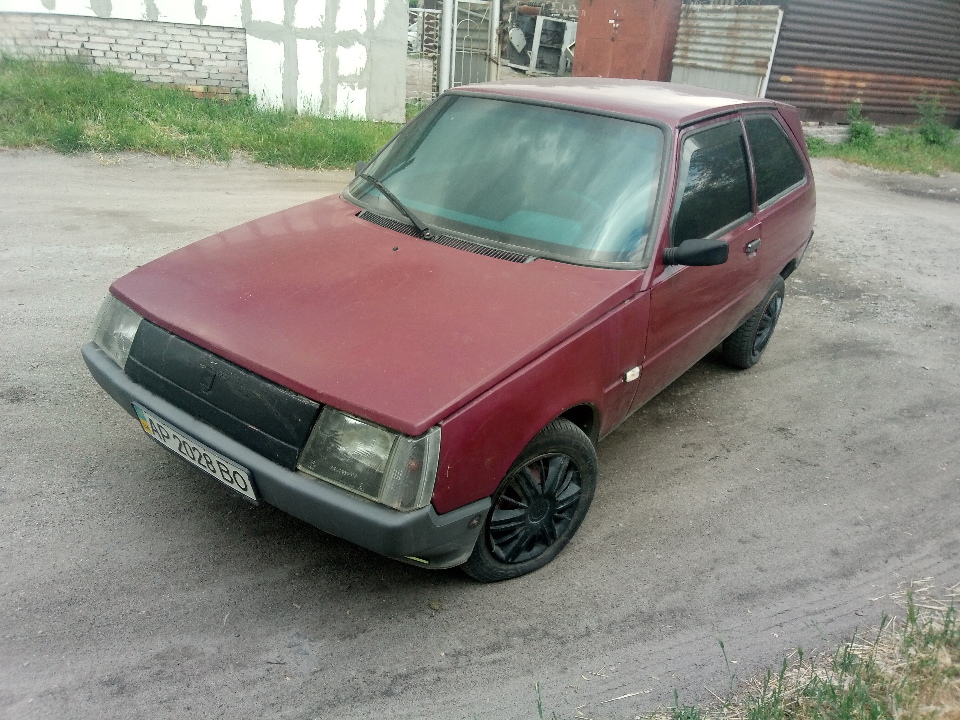 Легковий автомобіль ЗАЗ 110247, державний номер АР2028ВО, 2004 року випуску, червоного кольору, кузов №Y6D11024740404703