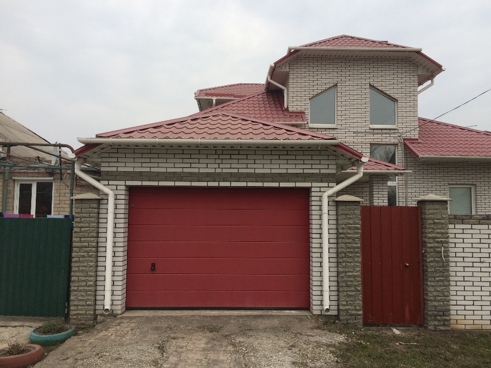 ІПОТЕКА. Двоповерховий житловий будинок, загальною площею 194,6 кв.м. з надвірними спорудами за адресою: м. Запоріжжя, вул. Михайла Грушевського (Ульянова), буд 172-Б