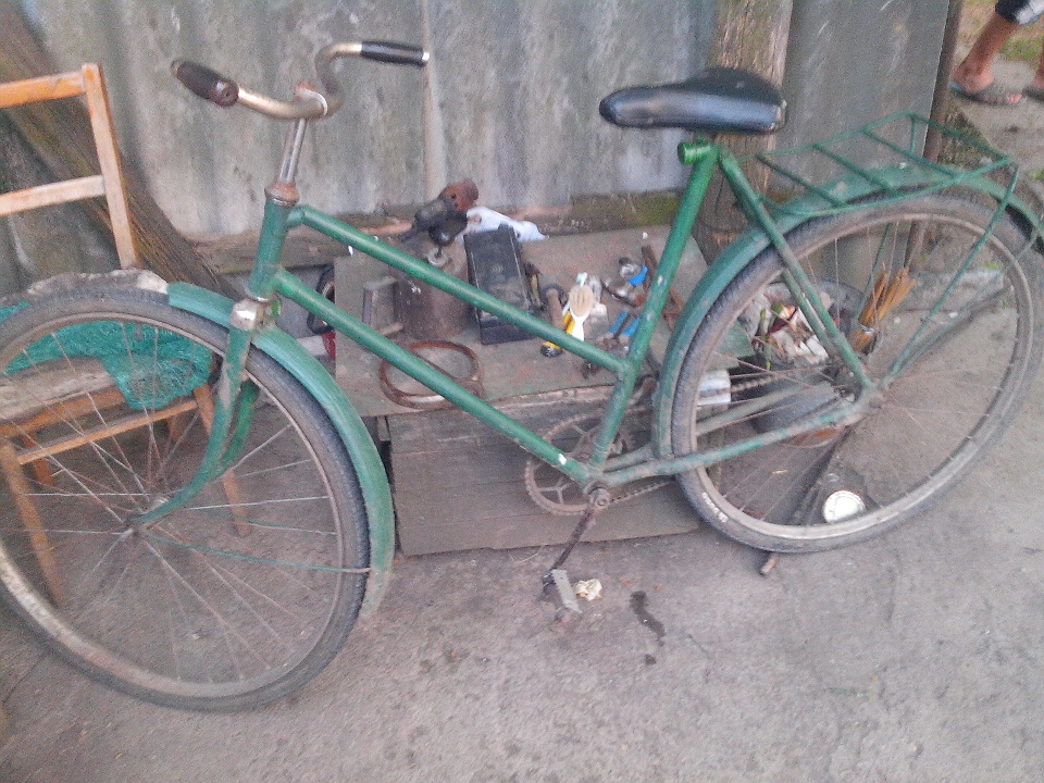 Велосипед зеленого кольору