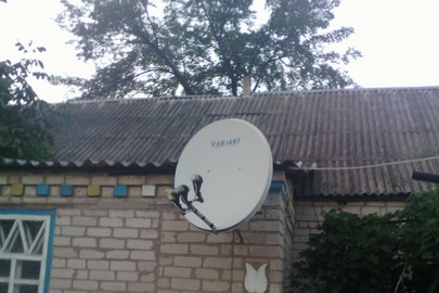 Супутникова тарілка "Variant", білого кольору, 2015 року випуску, у кількості 2 шт.