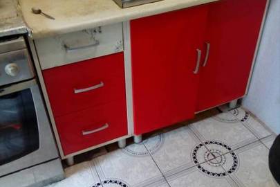 Кухонний гарнітур червоного кольору