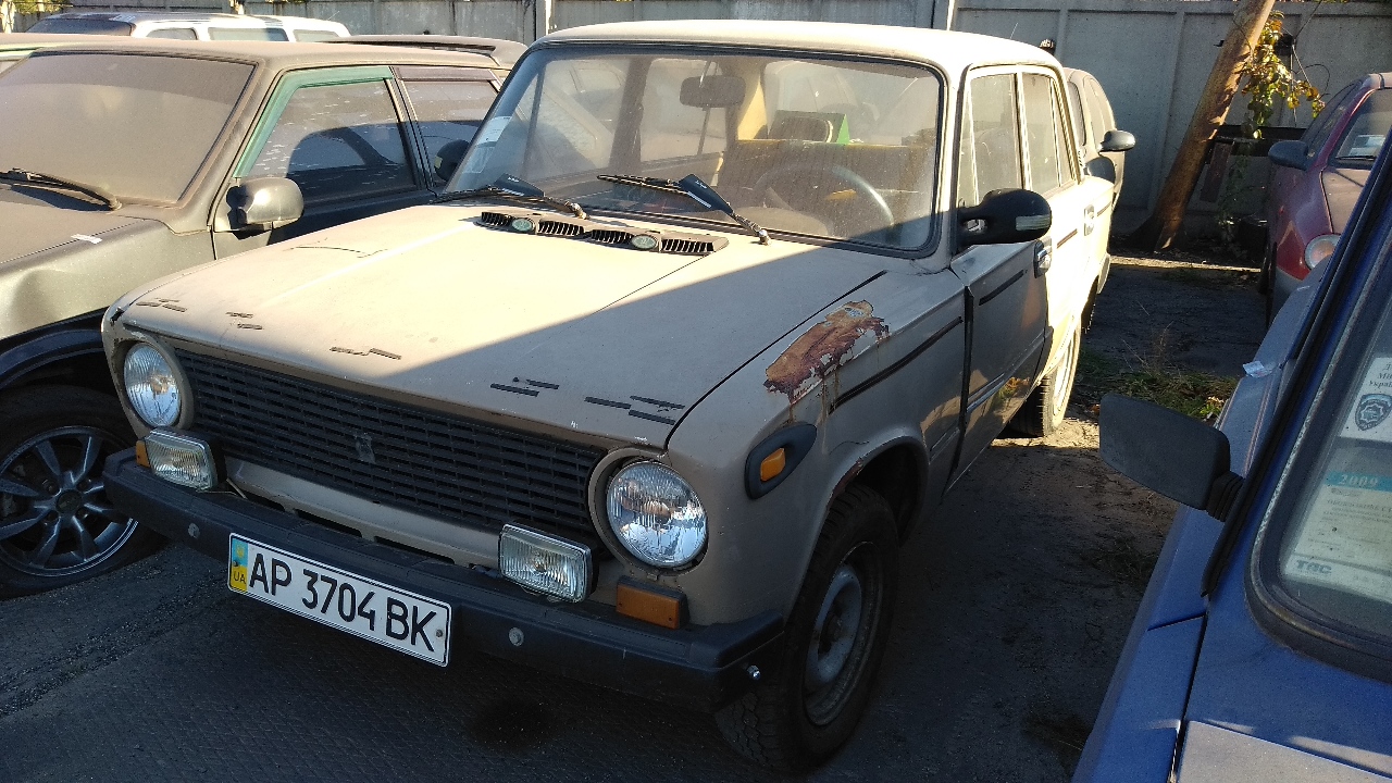 Легковий автомобіль ВАЗ 21013, державний номер АР3704ВК, 1985 року випуску, бежевого кольору, кузов №ХТА210130F4598537