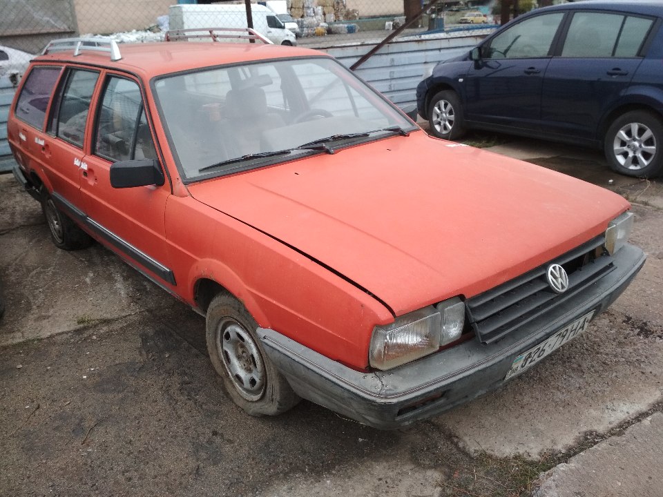 Легковий автомобіль VOLKSWAGEN PASSAT, державний номер 82679НА, 1986 року випуску, червоного кольору, кузов №WVWZZZ33ZGE139128