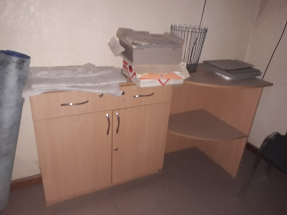 Тумба світлого кольору