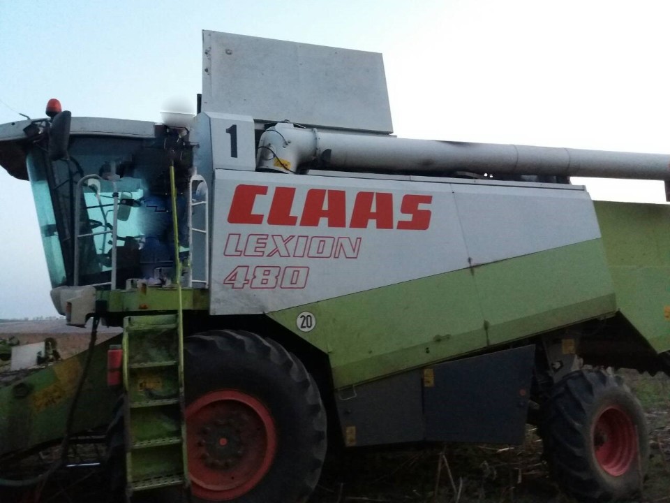 Комбайн CLAAS 466 LEXION 480 з жаткою, державний номер 12980 ВО, 1998 року випуску, заводський номер 466 00679, двигун №950-807