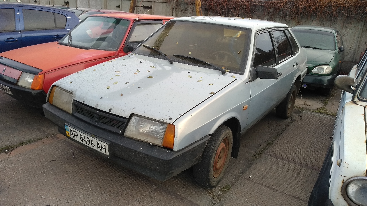 Легковий автомобіль ВАЗ 21099, державний номер АР8496АН, 1999 року випуску, сірого кольору, кузов №ХТА210990Y2589960