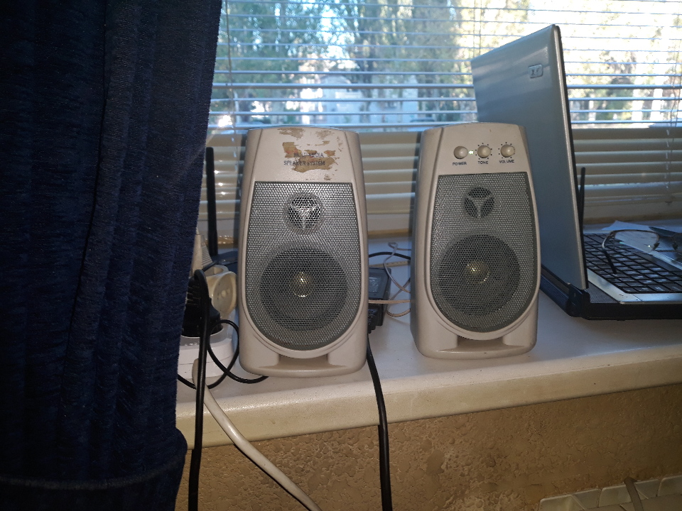 Колонки Speaker system сірого кольору, у кількості 2 шт.