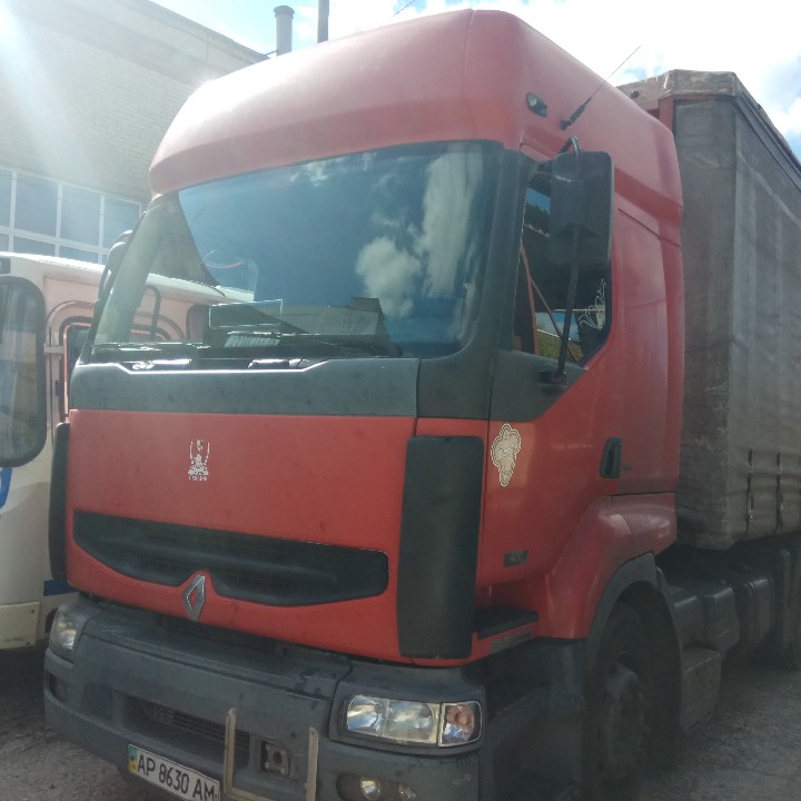 Вантажний сідловий тягач RENAULT PREMIUM, державний номер АР8630АМ, 2002 року випуску, червоного кольору, шасі №VF622GVA000117668