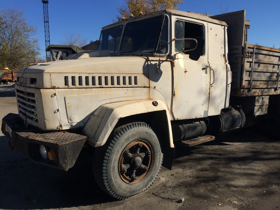 Вантажний бортовий КРАЗ 65101, державний номер АР5136СН, 1997 року випуску, білого кольору, кузов (шасі) №0787316