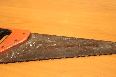 Конфісковане майно за рішенням суду: ручна пила, б/в