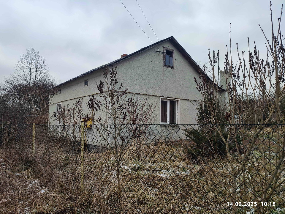 Житловий будинок, загальною площею 74,2 кв.м та земельна ділянка, загальною площею 0.25 га, кадастровий номер 4622755600:03:004:0023, що знаходяться за адресою: Львівська обл., Львівський район, с. Костеїв, вул. Колгоспна, 62